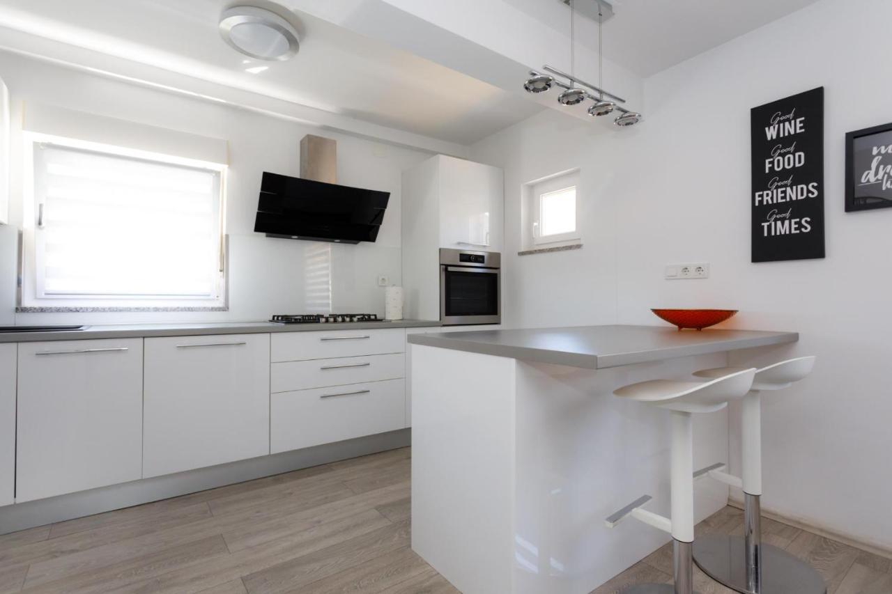 Apartman Laura Krk Town Eksteriør bilde