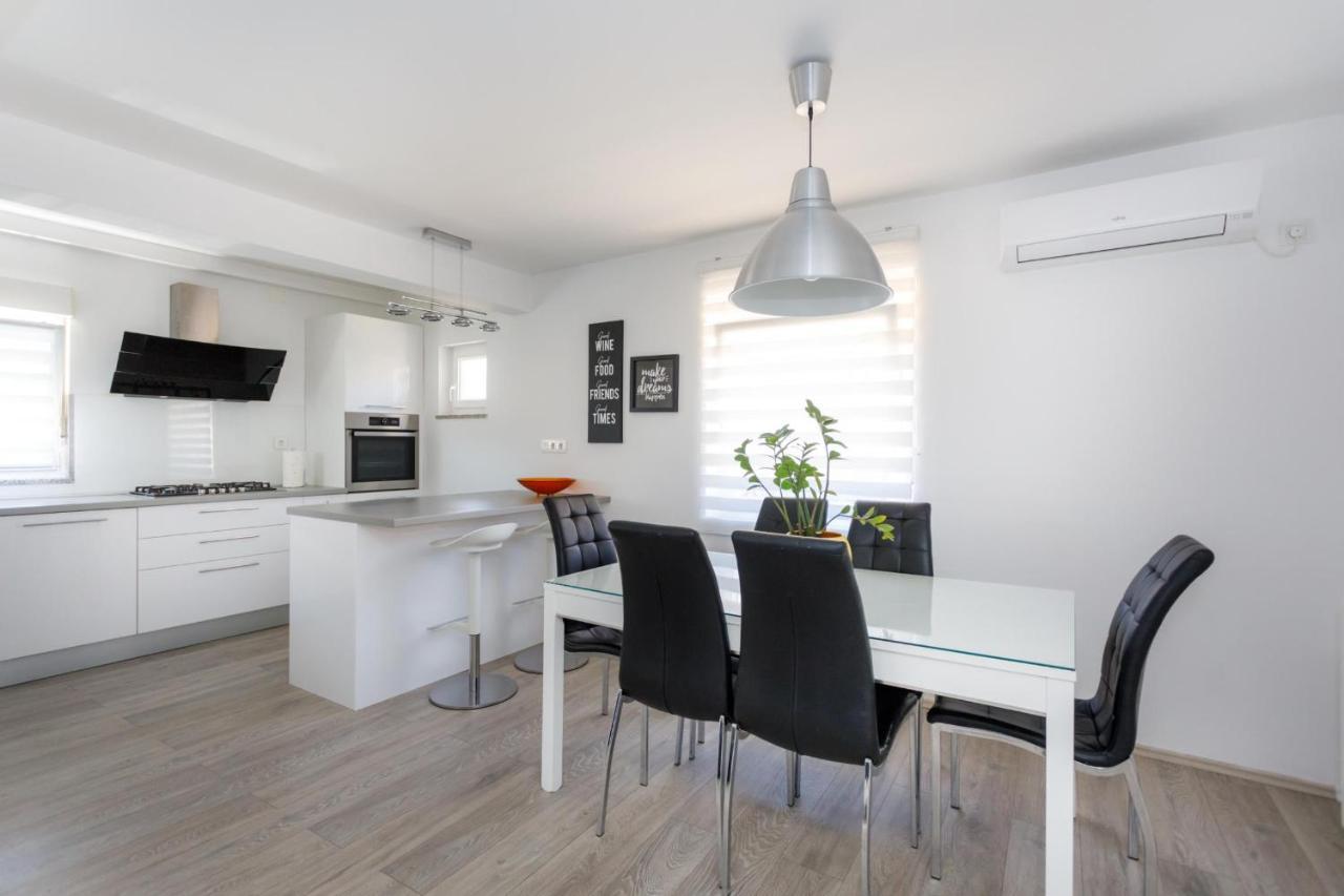 Apartman Laura Krk Town Eksteriør bilde